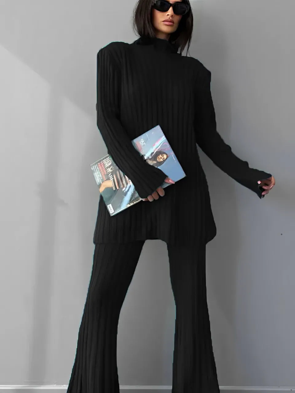 Conjunto de Tricô Canelado com Suéter de Gola Alta e Calça Flare de Cintura Alta