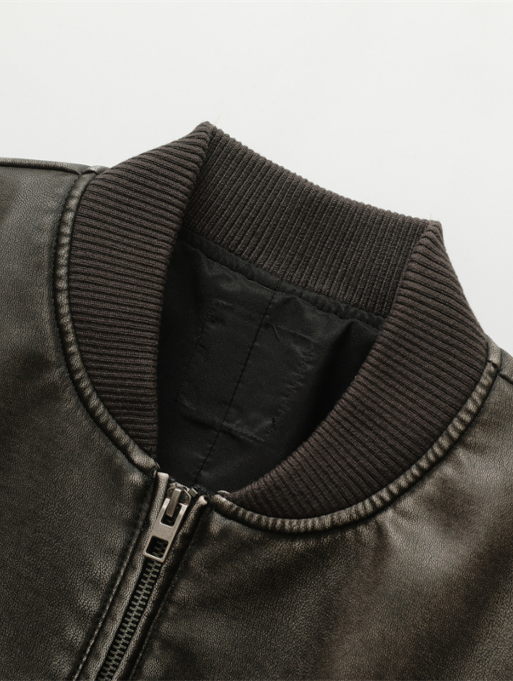 Jaqueta Bomber de Couro Sintético