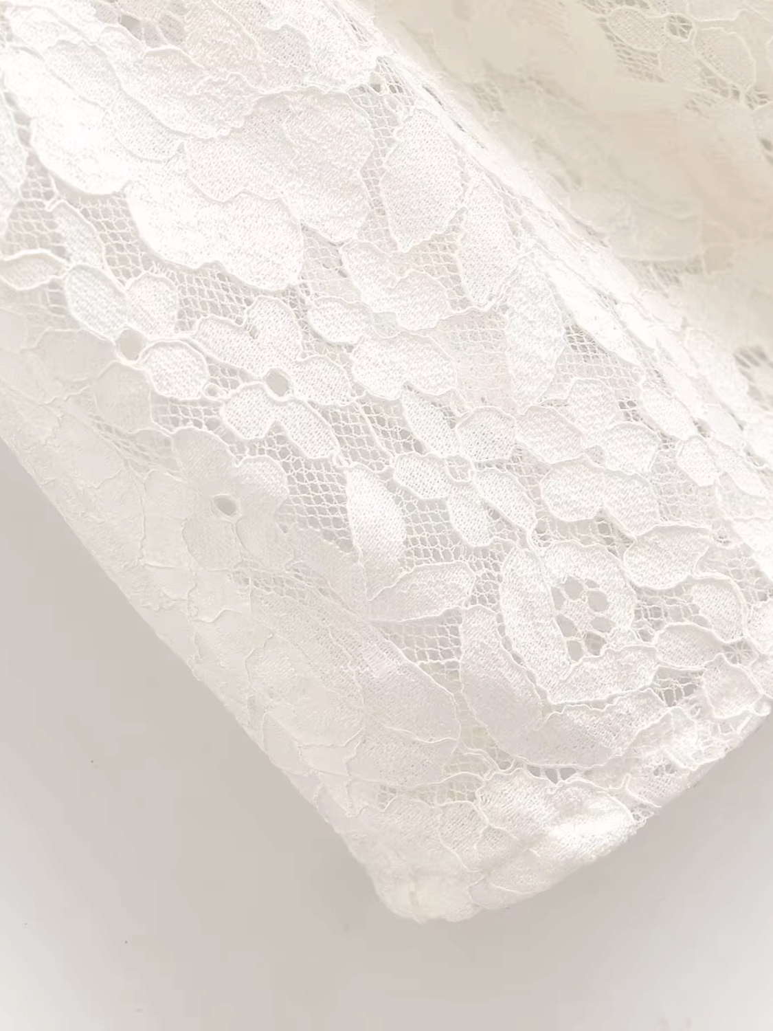 Vestido Feminino Midi de Renda Branco Gola Alta sem Mangas – Florença