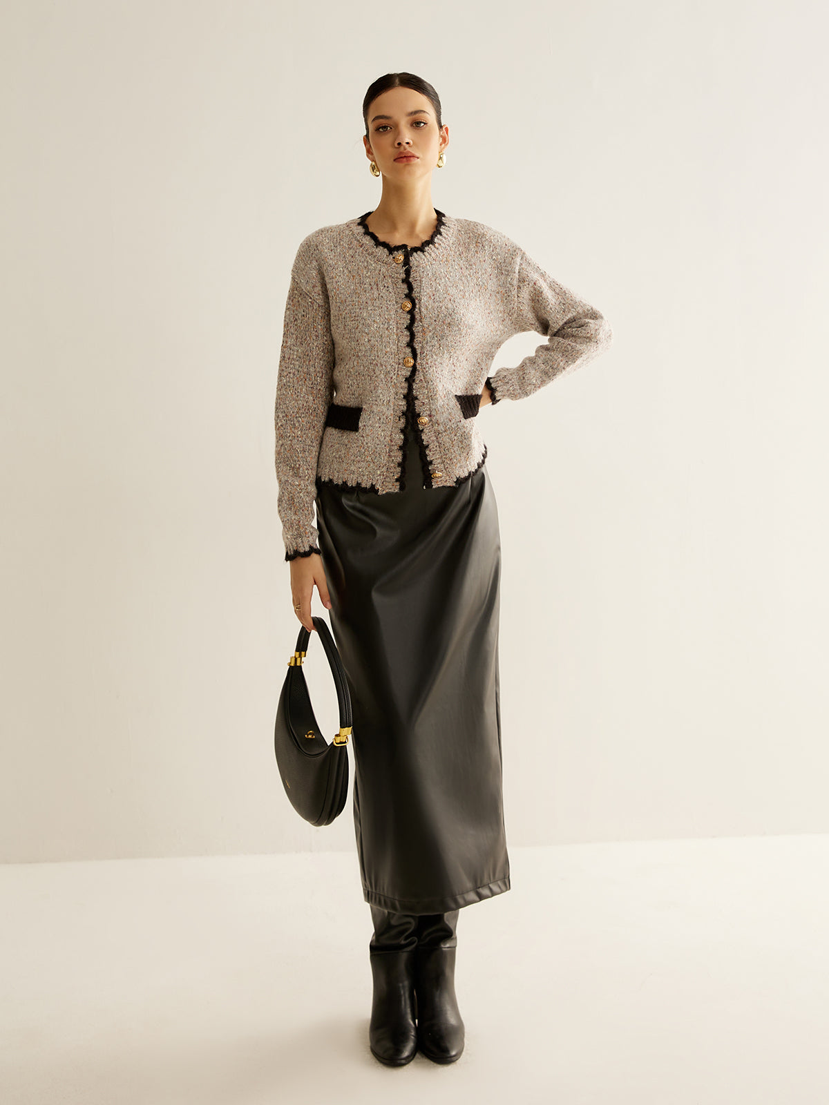 Cardigan Versátil com Botões e Acabamento Contrastante