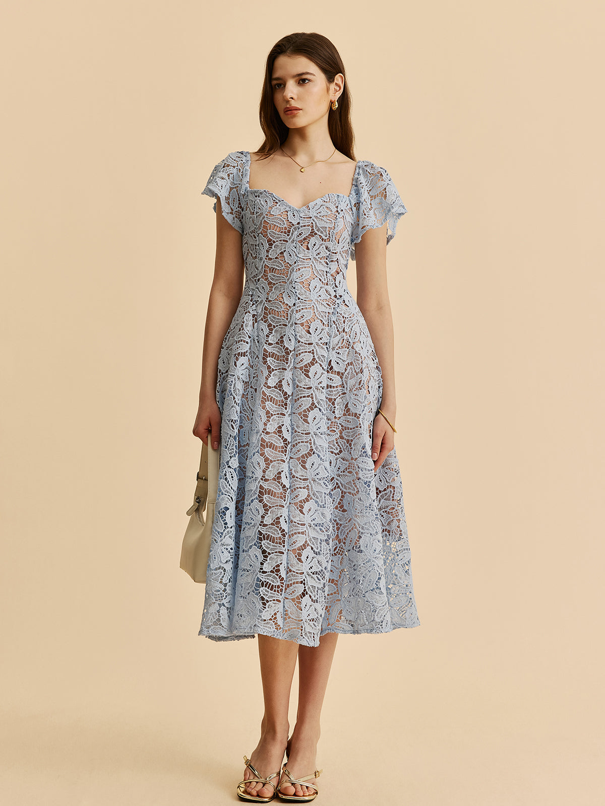 Vestido Midi de Renda com Decote em Coração