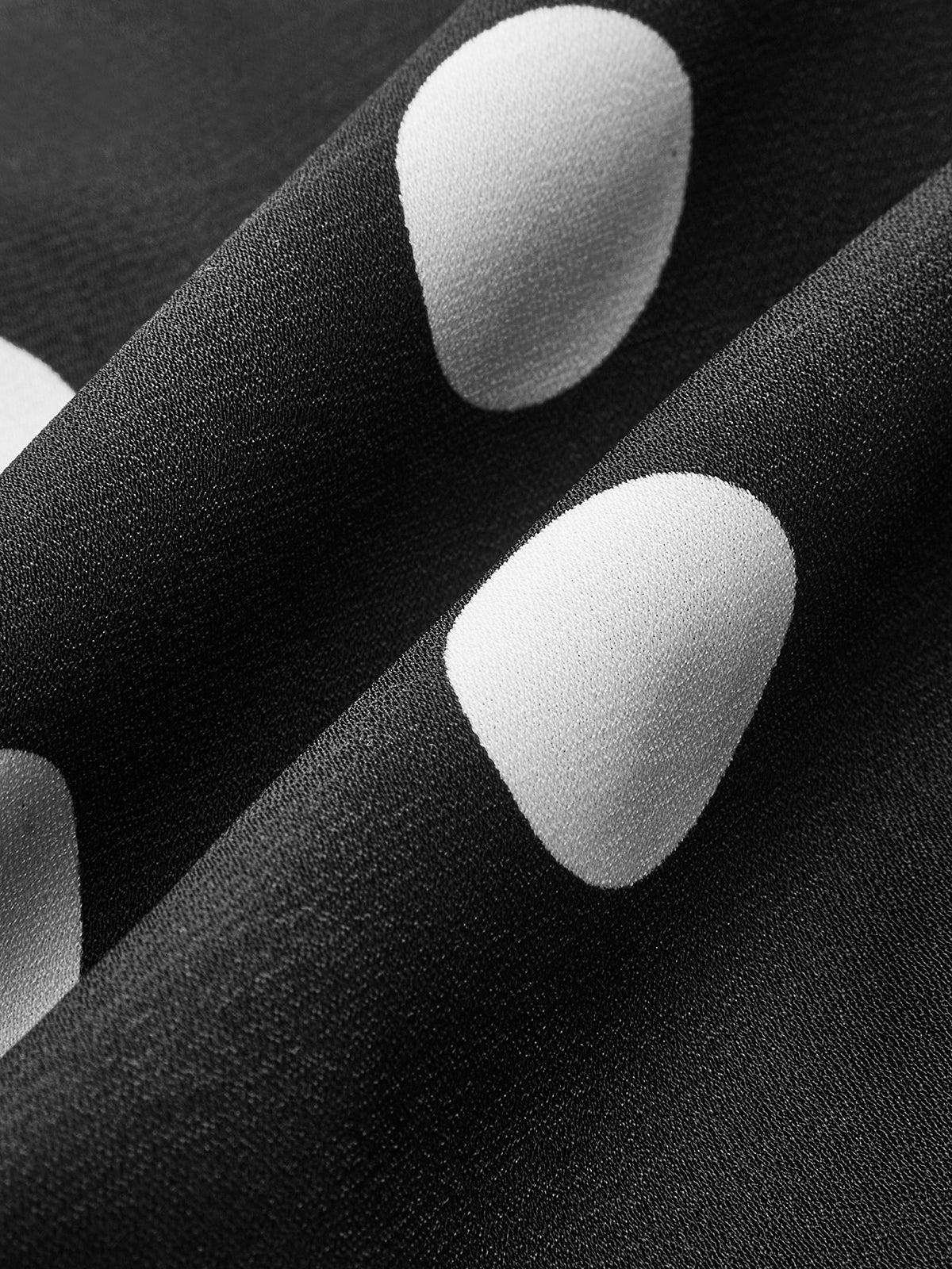 Vestido Curto de Um Ombro com Estampa Polka