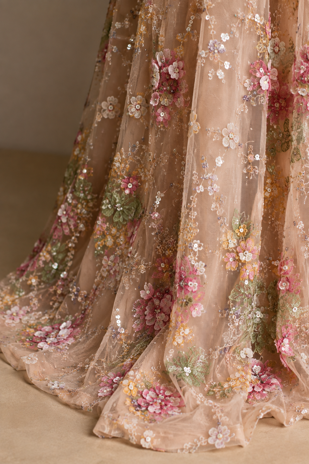 Vestido Longo de Festa Bordado com Flores 3D e Fenda - Verona