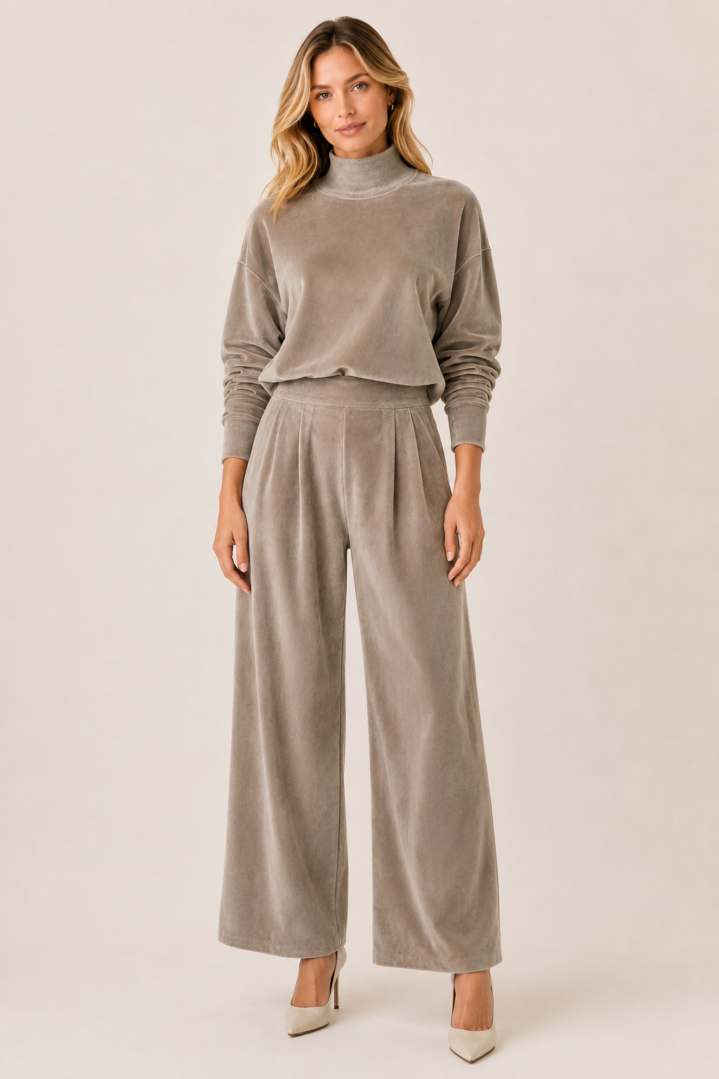 Conjunto Feminino de Veludo Gola Alta com Calça Pantalona – Lucca