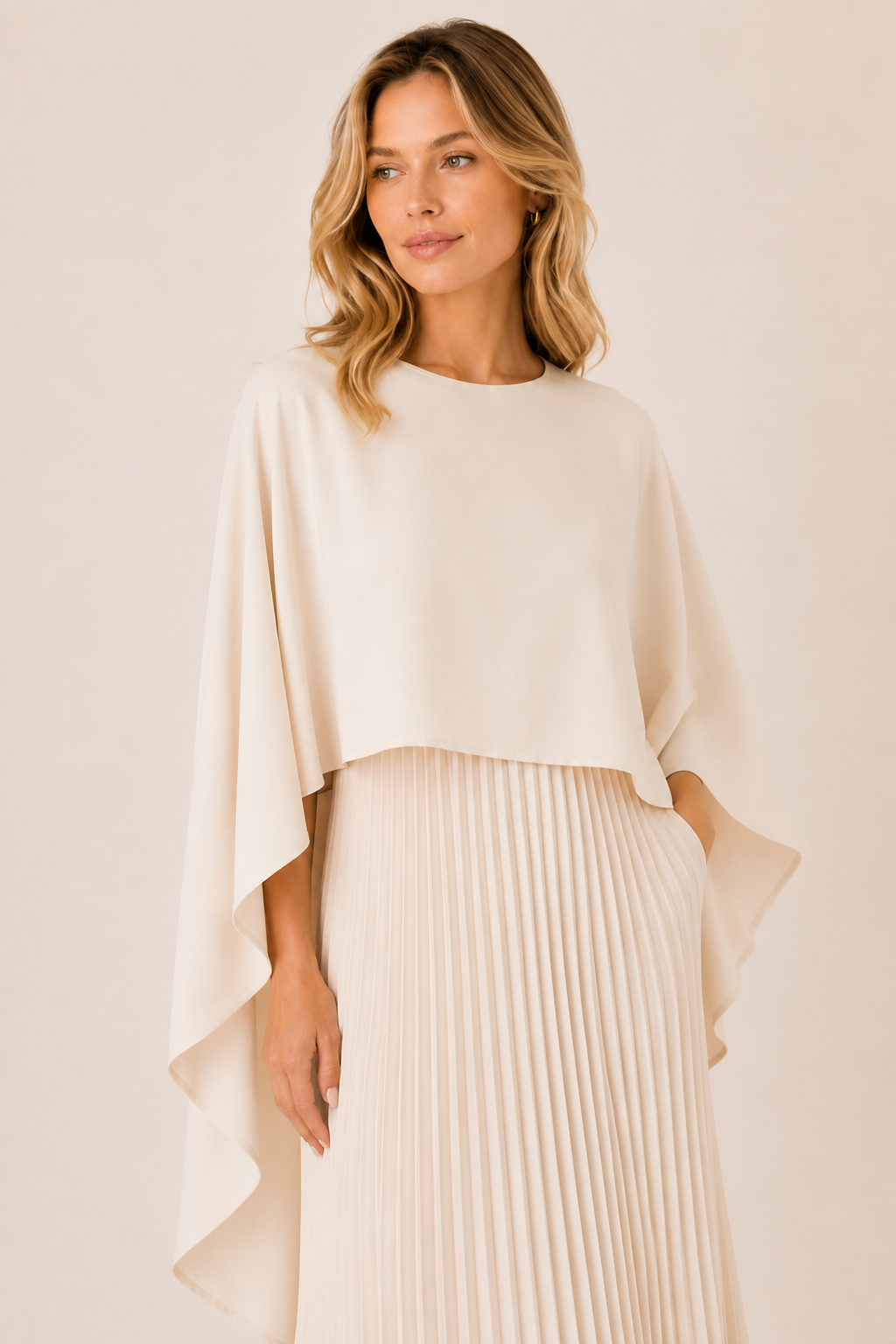 Vestido Feminino Longo de Festa Plissado com Capa – Ravenna