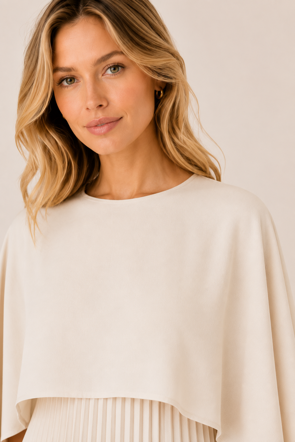 Vestido Feminino Longo de Festa Plissado com Capa – Ravenna