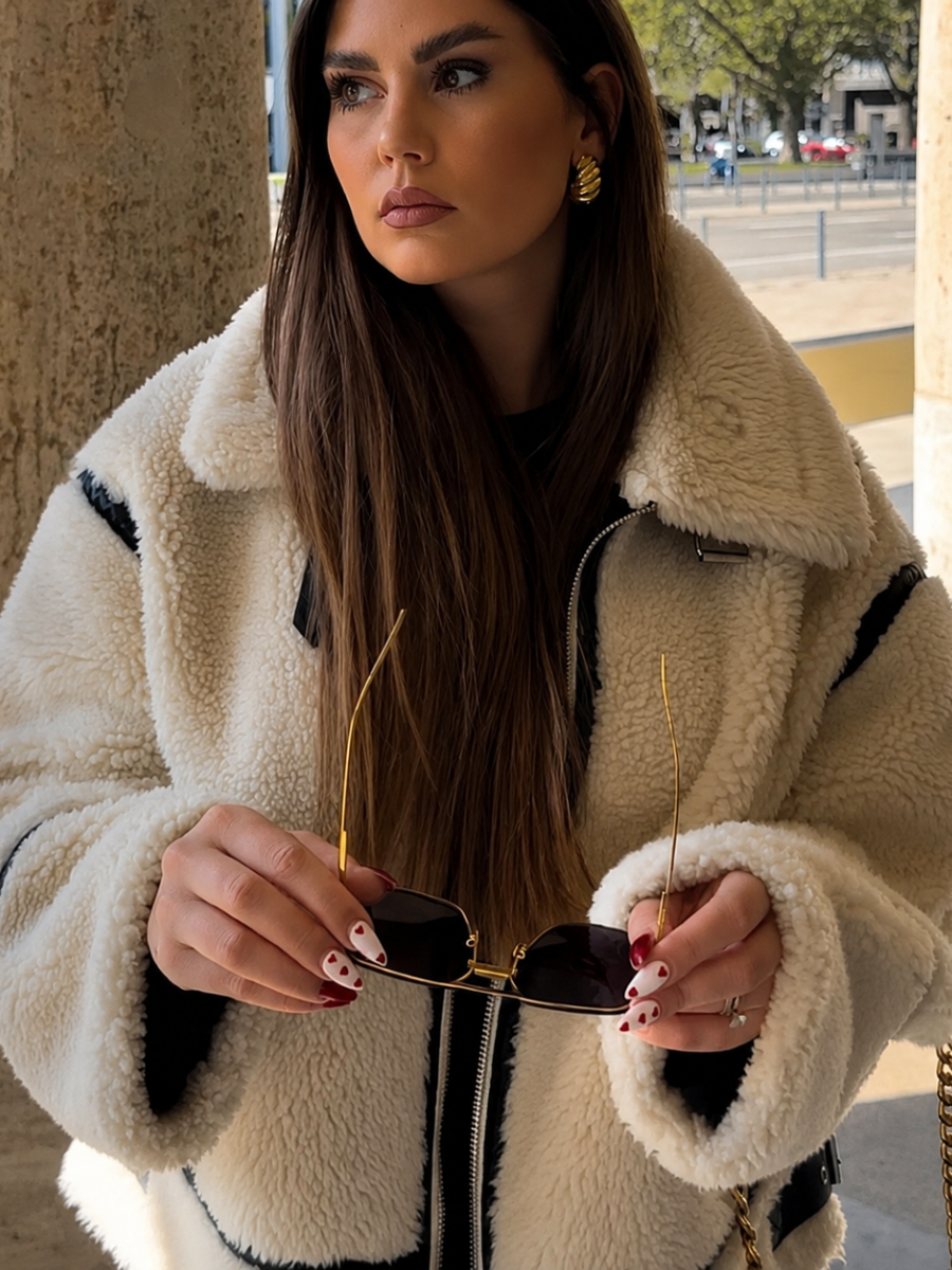 Jaqueta Feminina Peluciada Teddy com Detalhes em Couro – Oslo