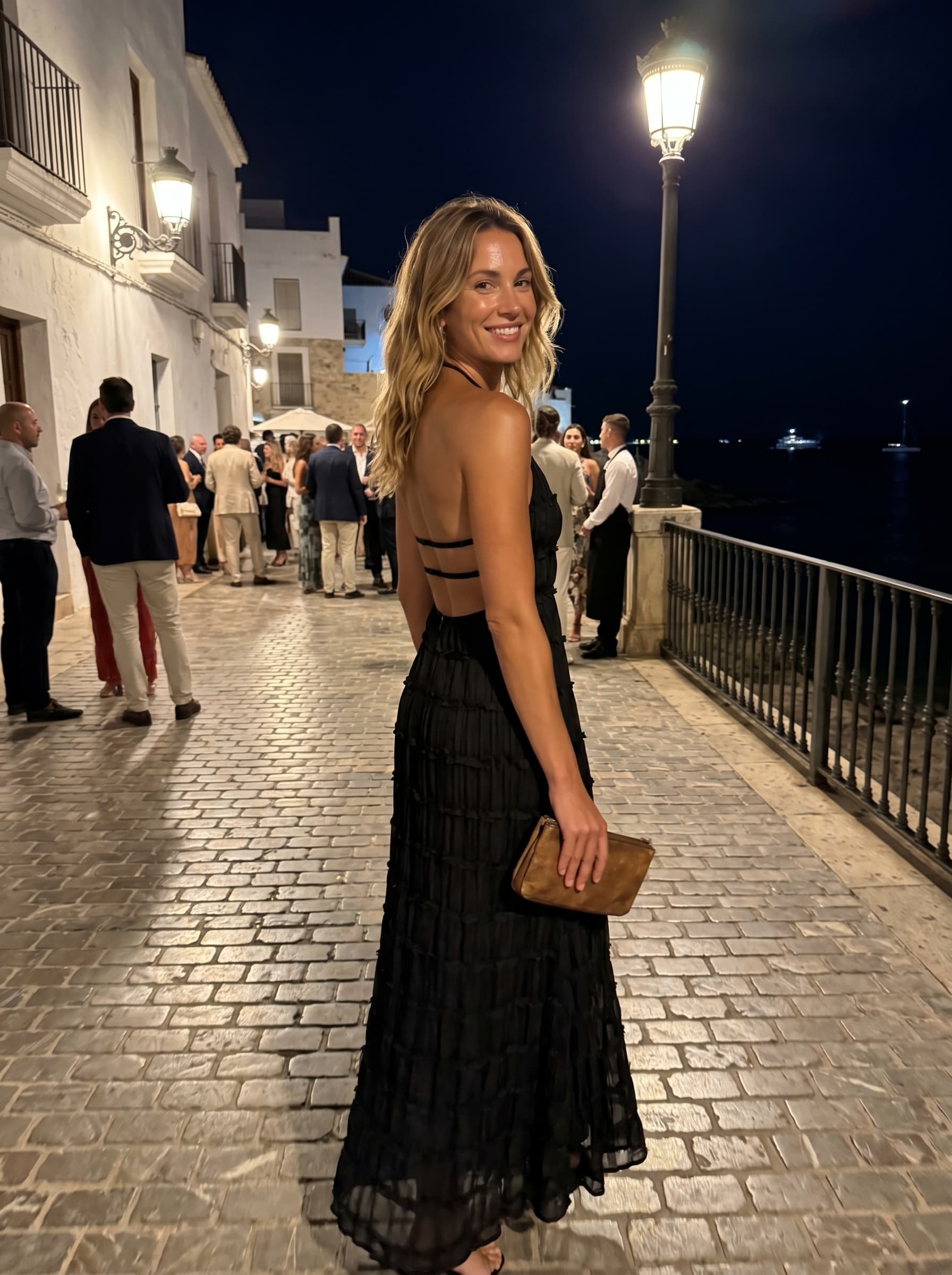 Vestido Longo Gola Alta com Textura em Relevo e Costas Abertas - Anacapri