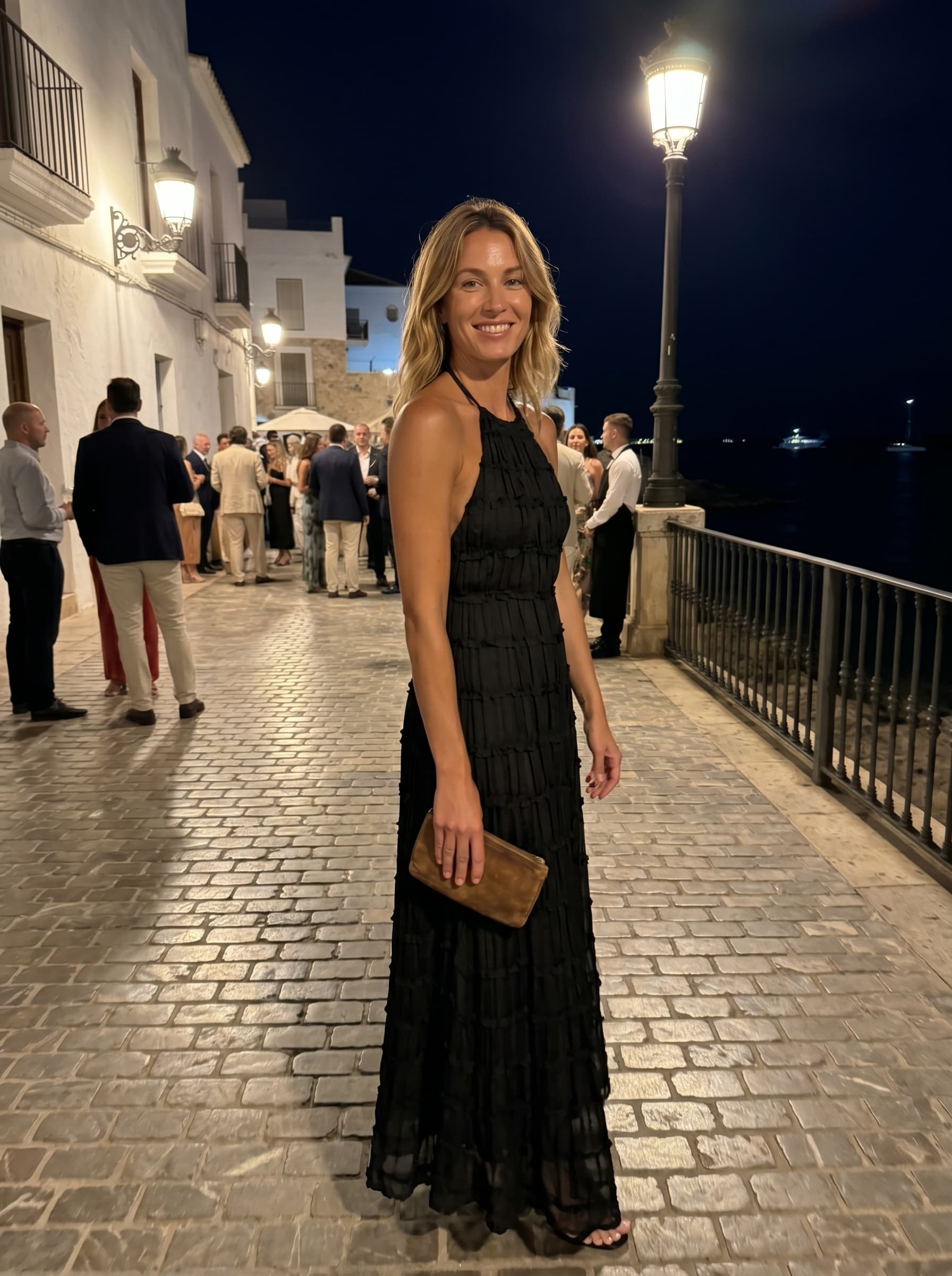 Vestido Longo Gola Alta com Textura em Relevo e Costas Abertas - Anacapri