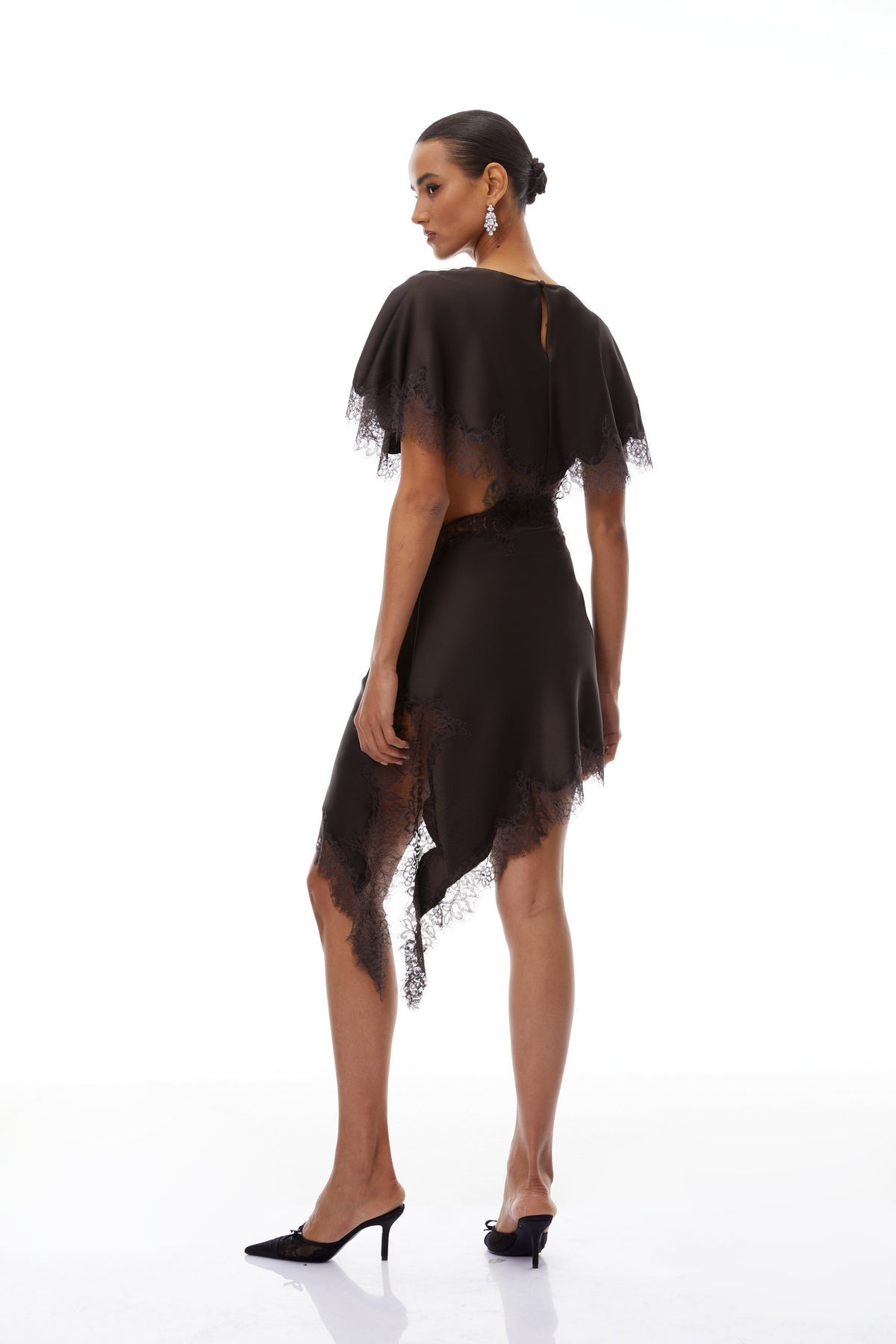 Vestido Curto Acetinado com Renda - Lace