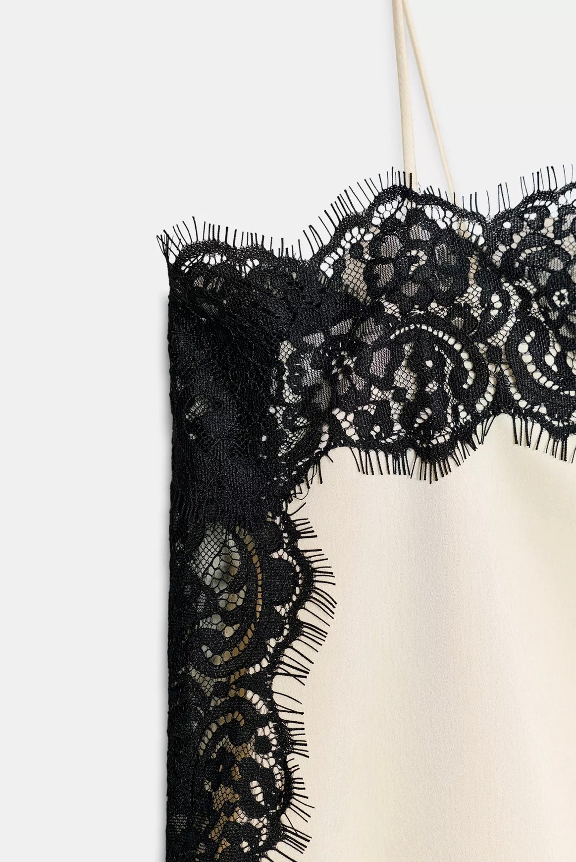 Top Acetinado com Renda Contrastante – Ivory