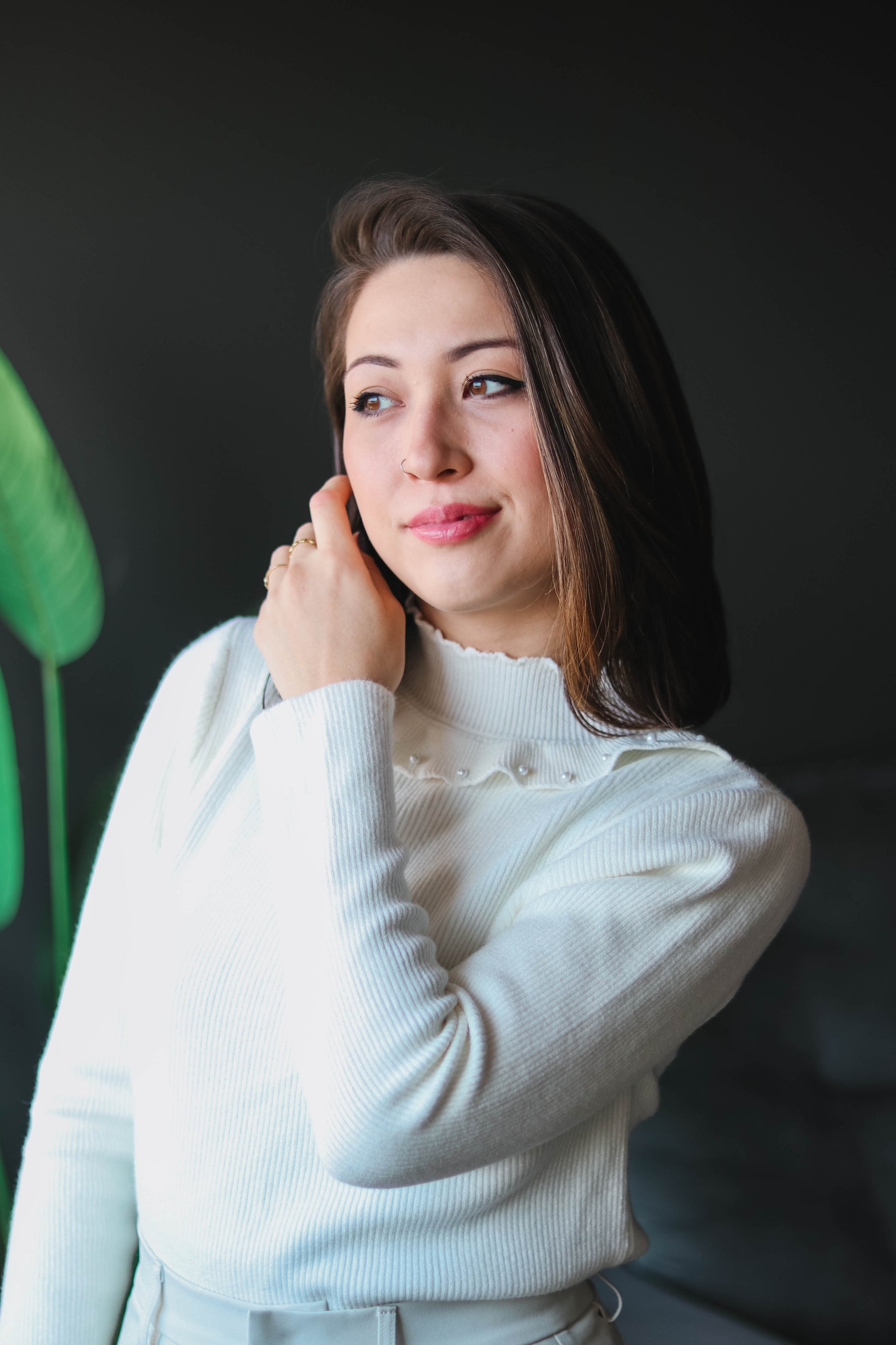 Suéter Peluciado com Detalhes em Pérolas - Pearl