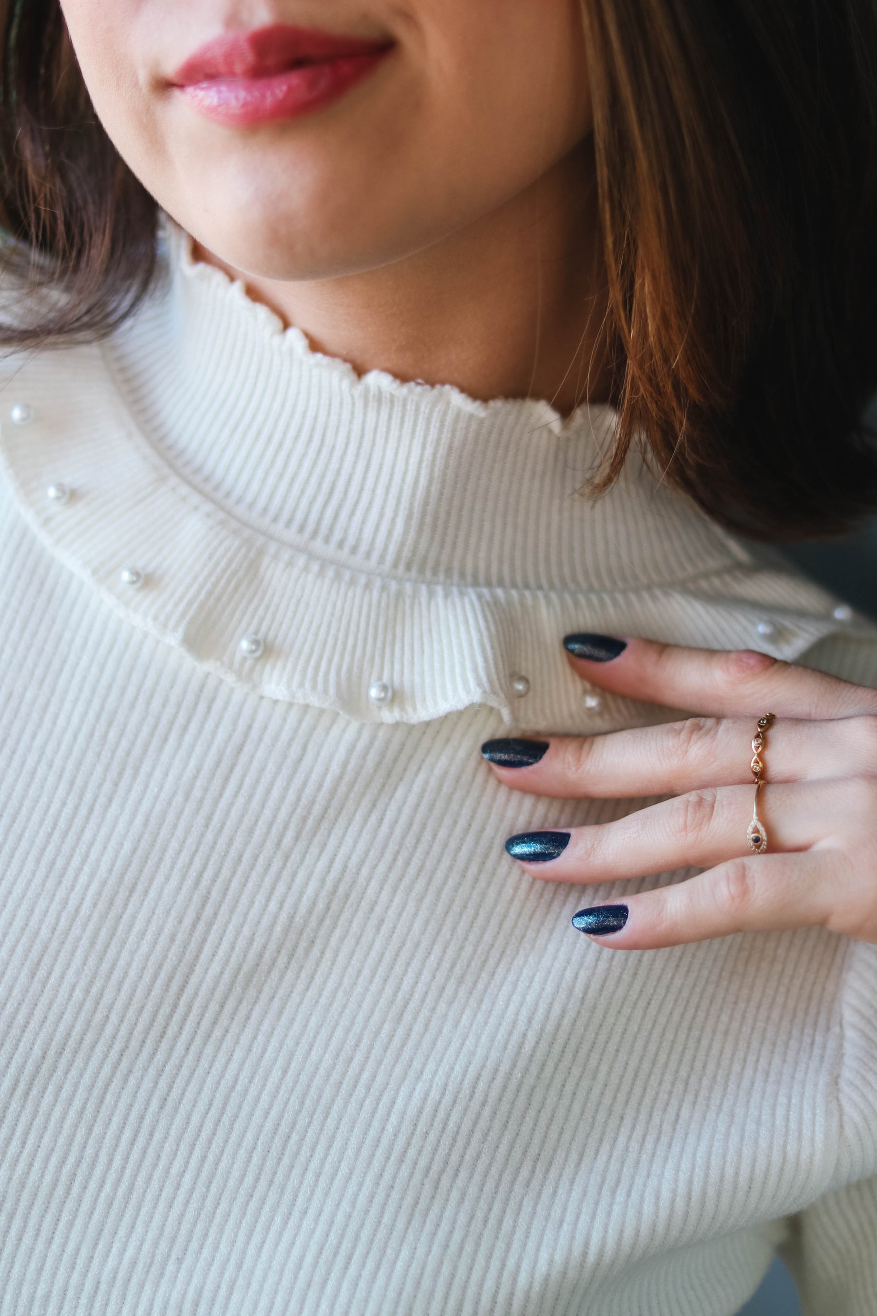 Suéter Peluciado com Detalhes em Pérolas - Pearl