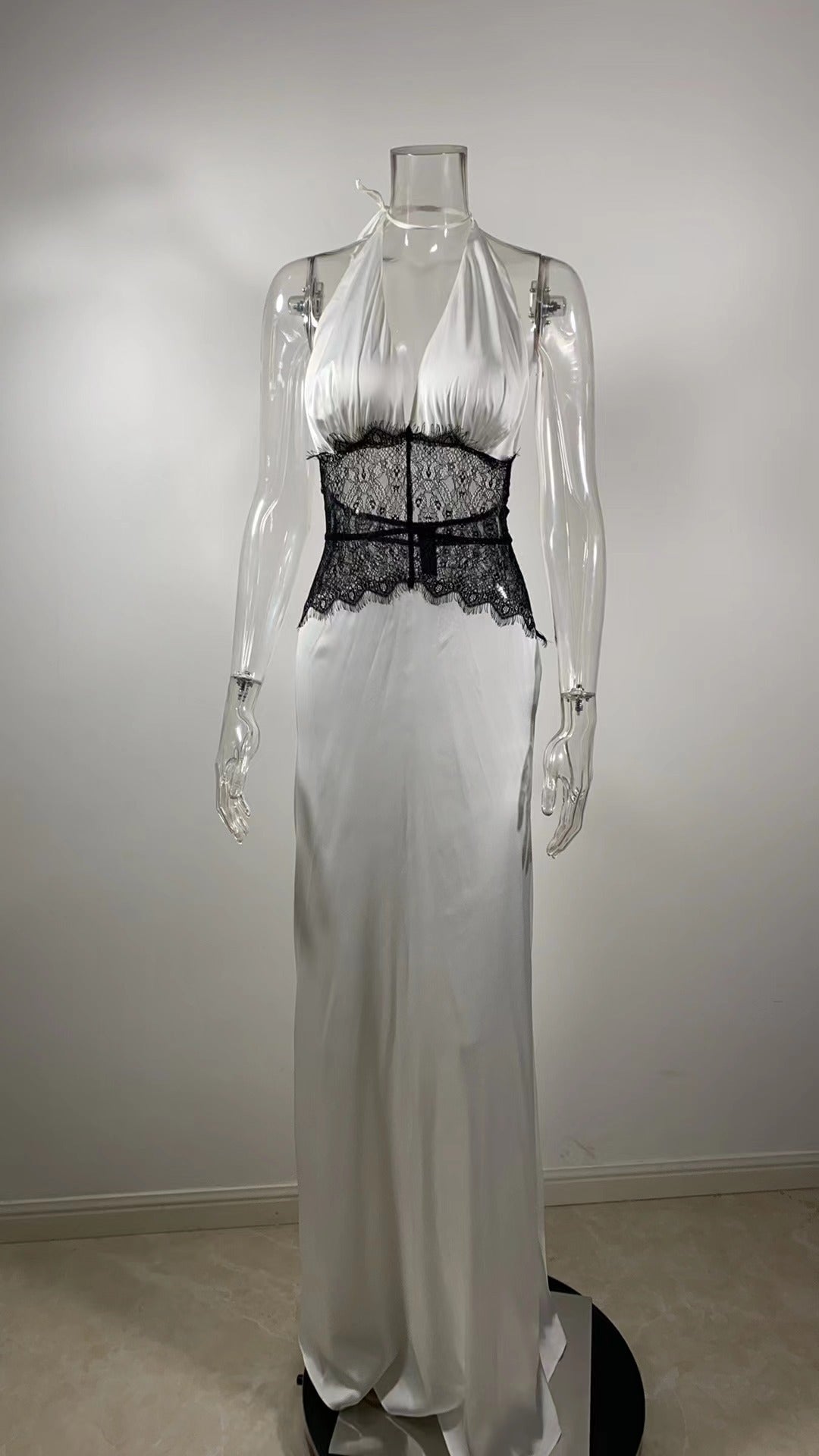 Vestido Longo Acetinado com Renda - Oasis