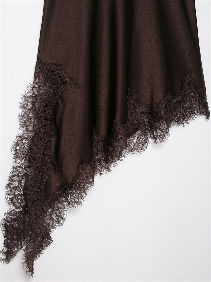 Vestido Curto Acetinado com Renda - Bruné