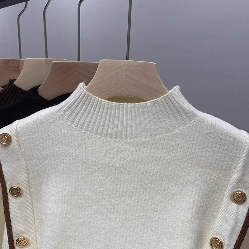 Suéter Peluciado com Botões Dourados - Chic