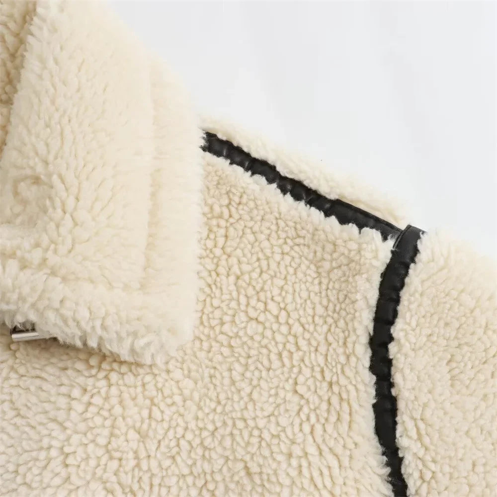 Jaqueta Feminina Peluciada Teddy com Detalhes em Couro – Oslo