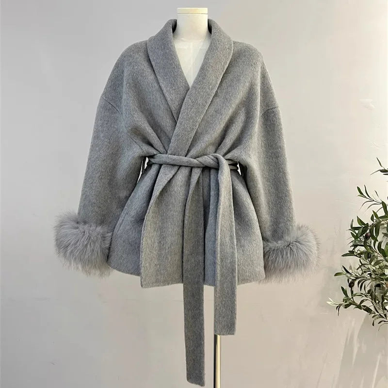 Casaco Feminino de Inverno com Pelúcia Removível e Cinto – Zurique