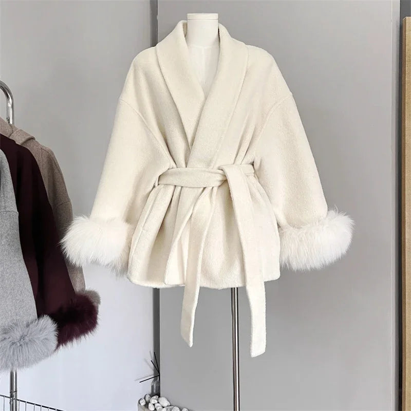 Casaco Feminino de Inverno com Pelúcia Removível e Cinto – Zurique