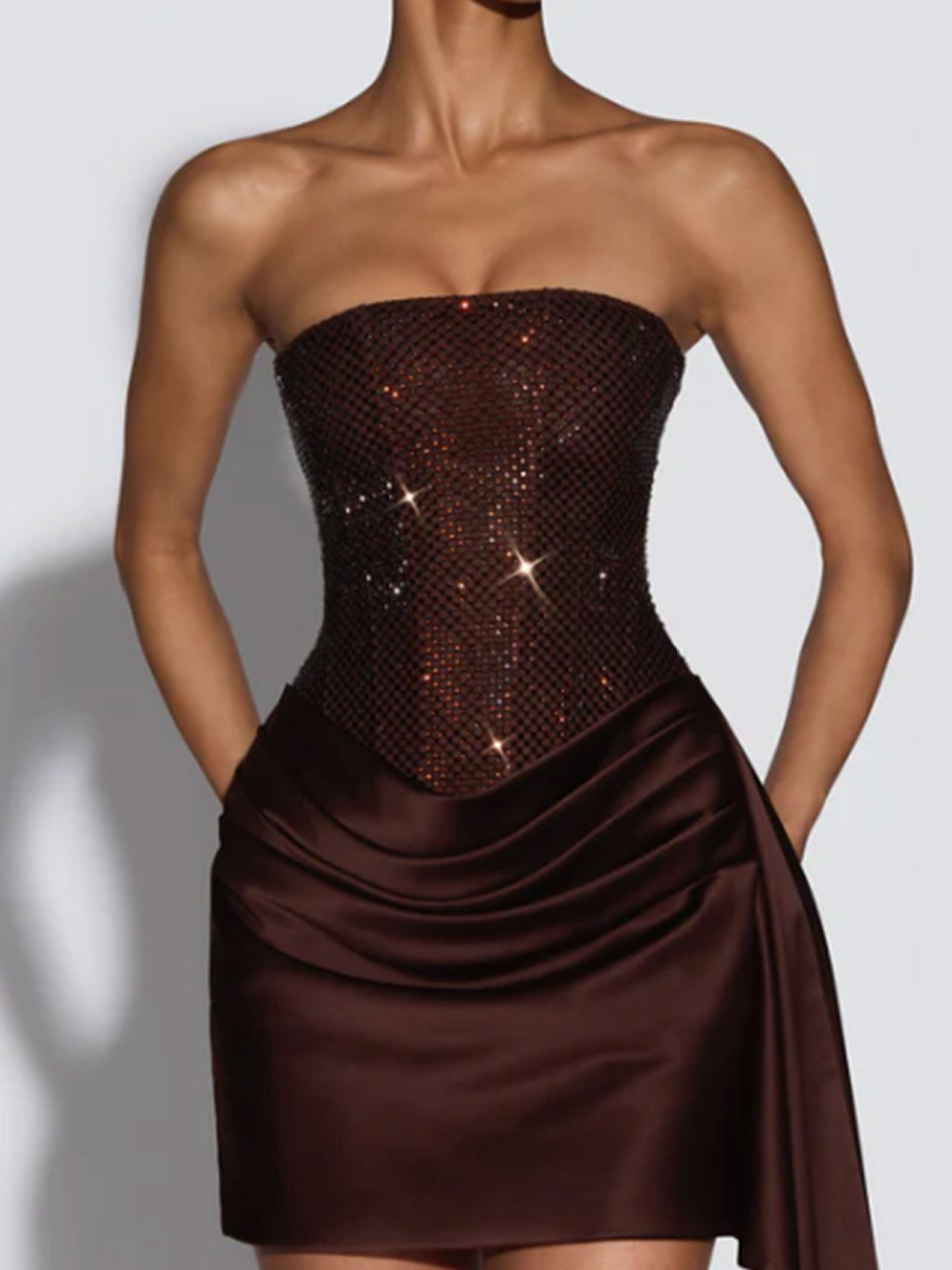 Vestido Feminino Curto de Paetê com Saia de Cetim e Drapeado – Chantilly