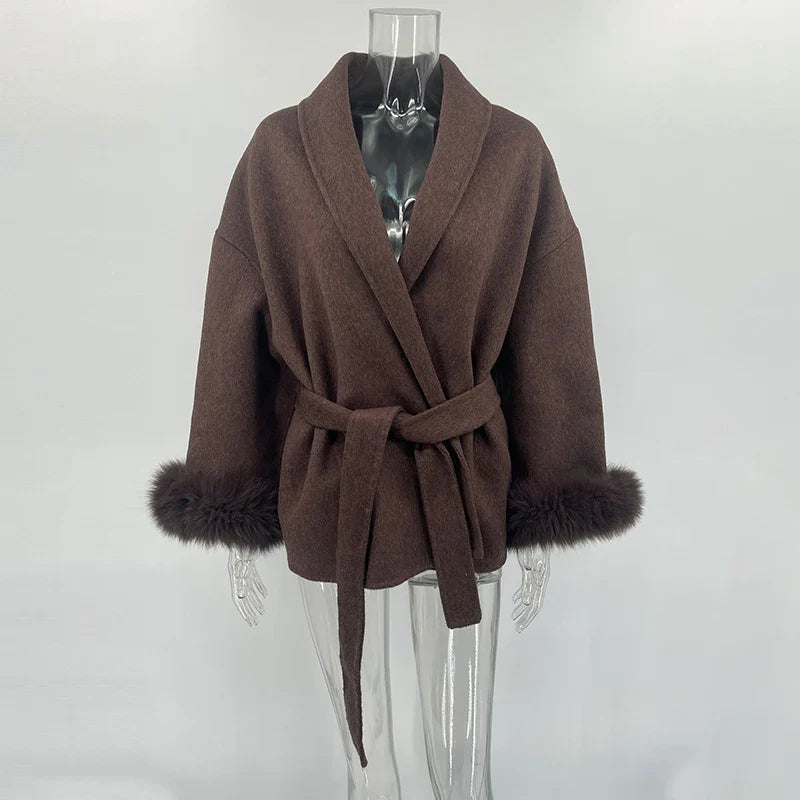 Casaco Feminino de Inverno com Pelúcia Removível e Cinto – Zurique