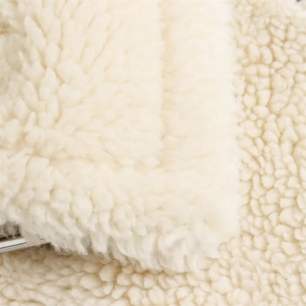 Jaqueta Feminina Peluciada Teddy com Detalhes em Couro – Oslo