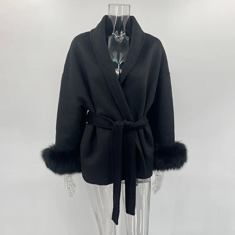 Casaco Feminino de Inverno com Pelúcia Removível e Cinto – Zurique