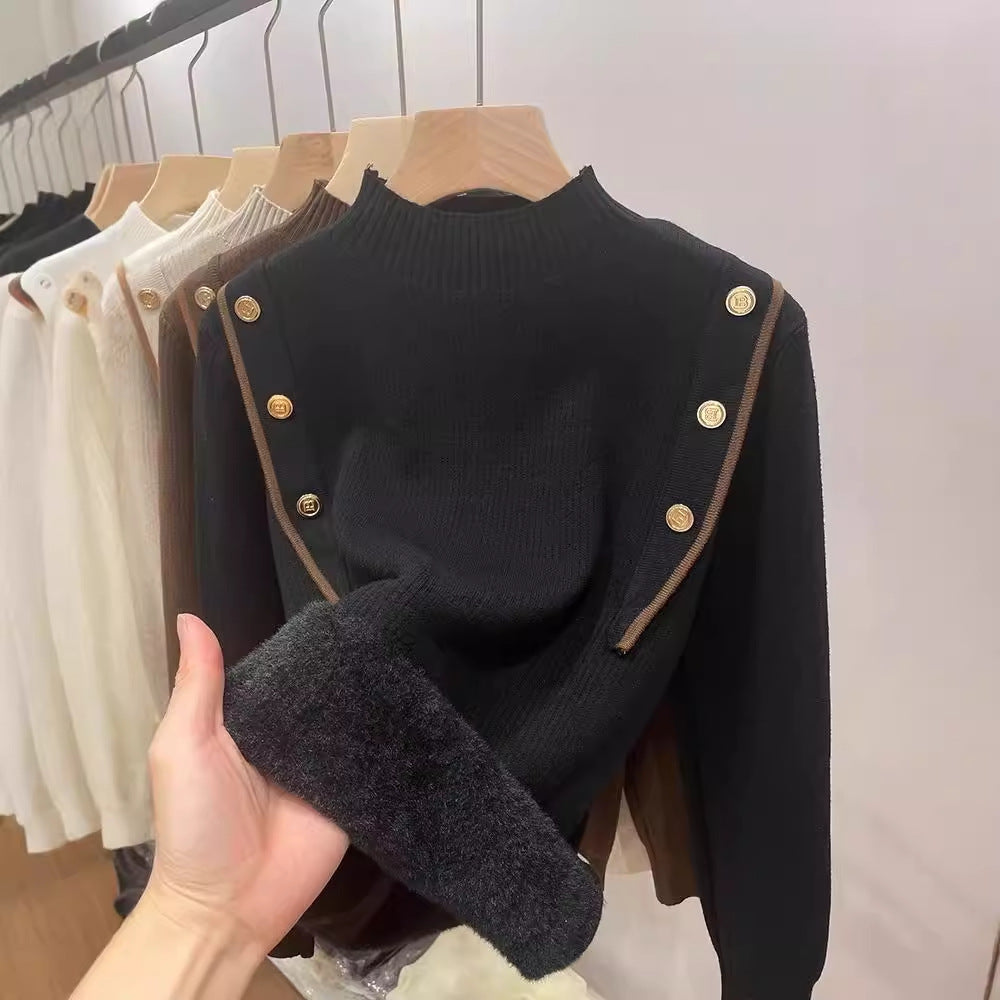 Suéter Peluciado com Botões Dourados - Chic