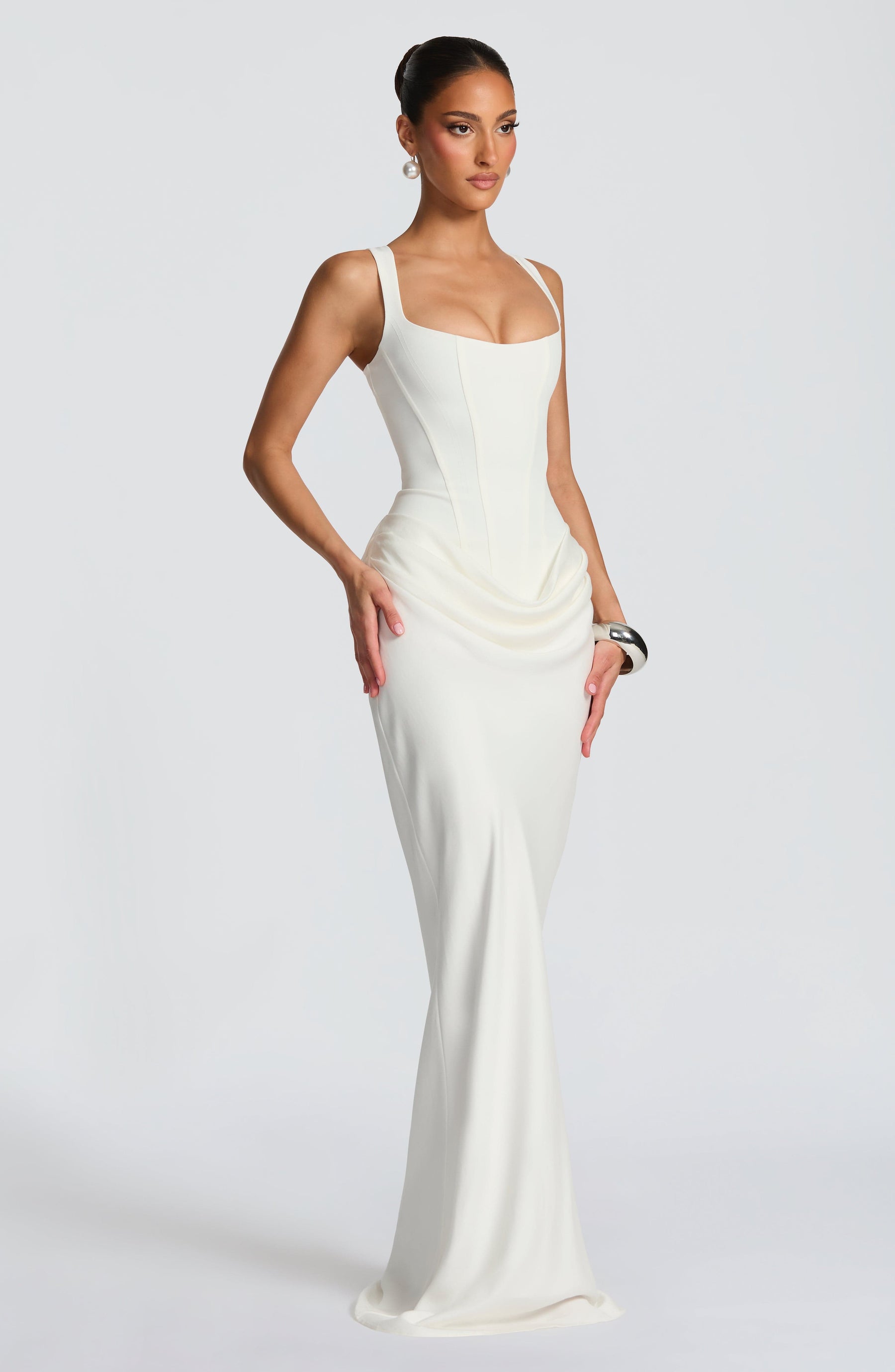 Vestido Feminino Longo com Corselet Estruturado e Decote Quadrado – Mia