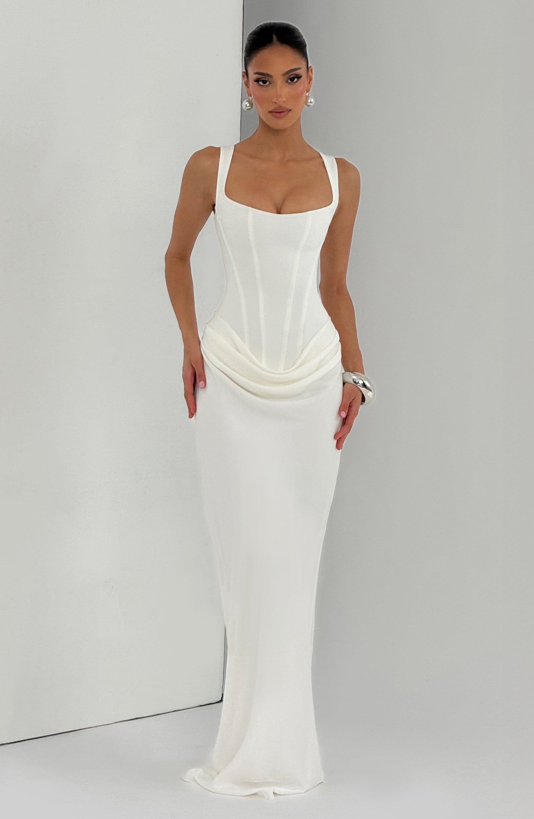 Vestido Feminino Longo com Corselet Estruturado e Decote Quadrado – Mia