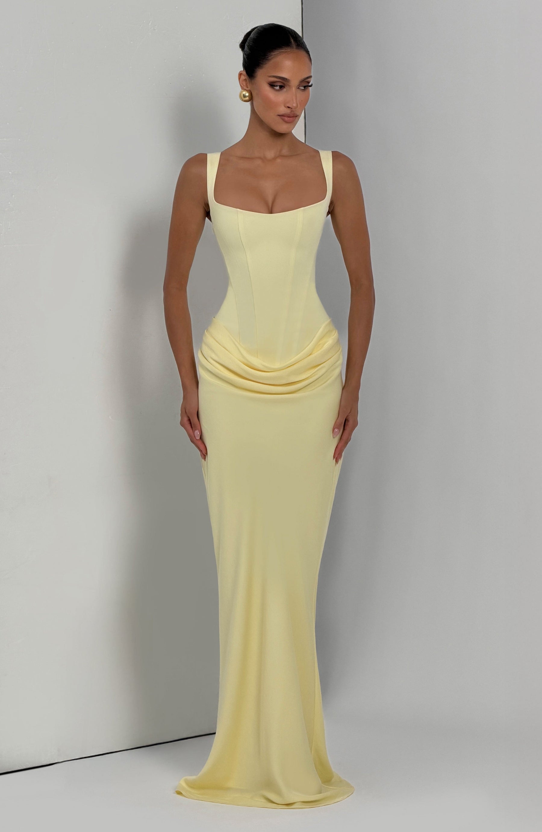Vestido Feminino Longo com Corselet Estruturado e Decote Quadrado – Mia