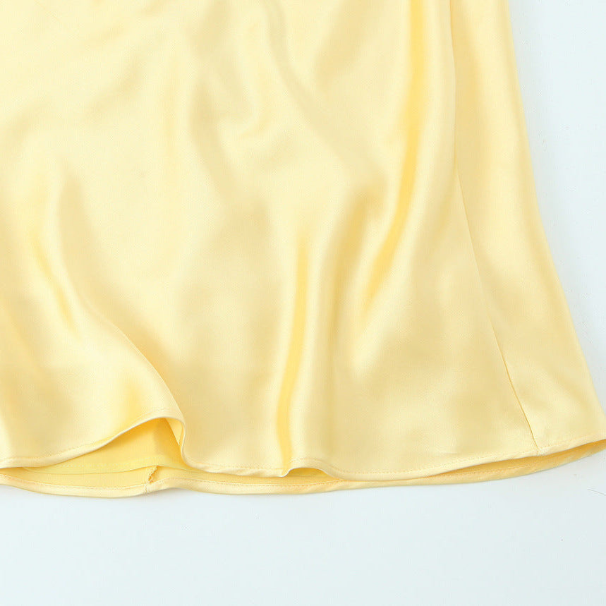 Vestido de Cetim com Alça Ajustável