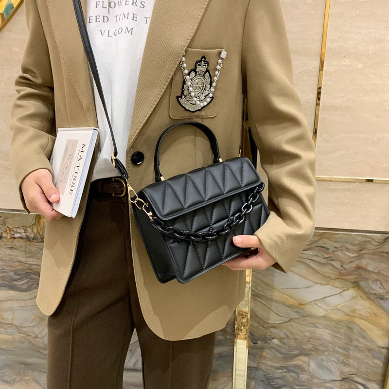 promoções  ofertas  bolsas femininas de couro em promocao  bolsas de couro legitimo baratas  bolsas de couro  bolsas  bolsa transversal  bolsa feminina transversal  bolsa de ombro  bolsa de couro feminina  bolsa couro preta  bolsa couro pequena  bolsa couro legitimo fabrica