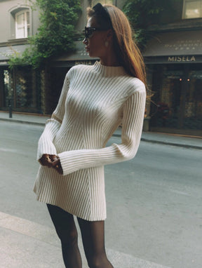 Vestido Curto de Manga Longa em Lã