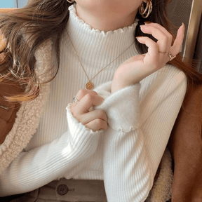 Blusa Peluciada e Canelada com Gola Alta