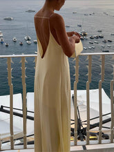Vestido Longo de Cetim com Costas Aberta