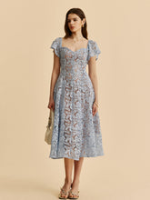 Vestido Midi de Renda com Decote em Coração