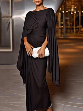 Vestido Feminino Longo Preto com Mangas Capa e Drapeado – Ônix