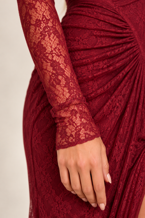 Vestido de Festa Longo Vinho de Renda Manga Longa com Fenda - Sevilha