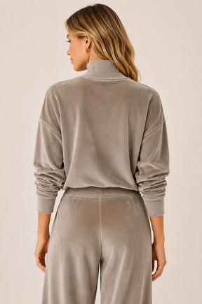 Conjunto Feminino de Veludo Gola Alta com Calça Pantalona – Lucca