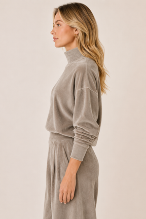 Conjunto Feminino de Veludo Gola Alta com Calça Pantalona – Lucca