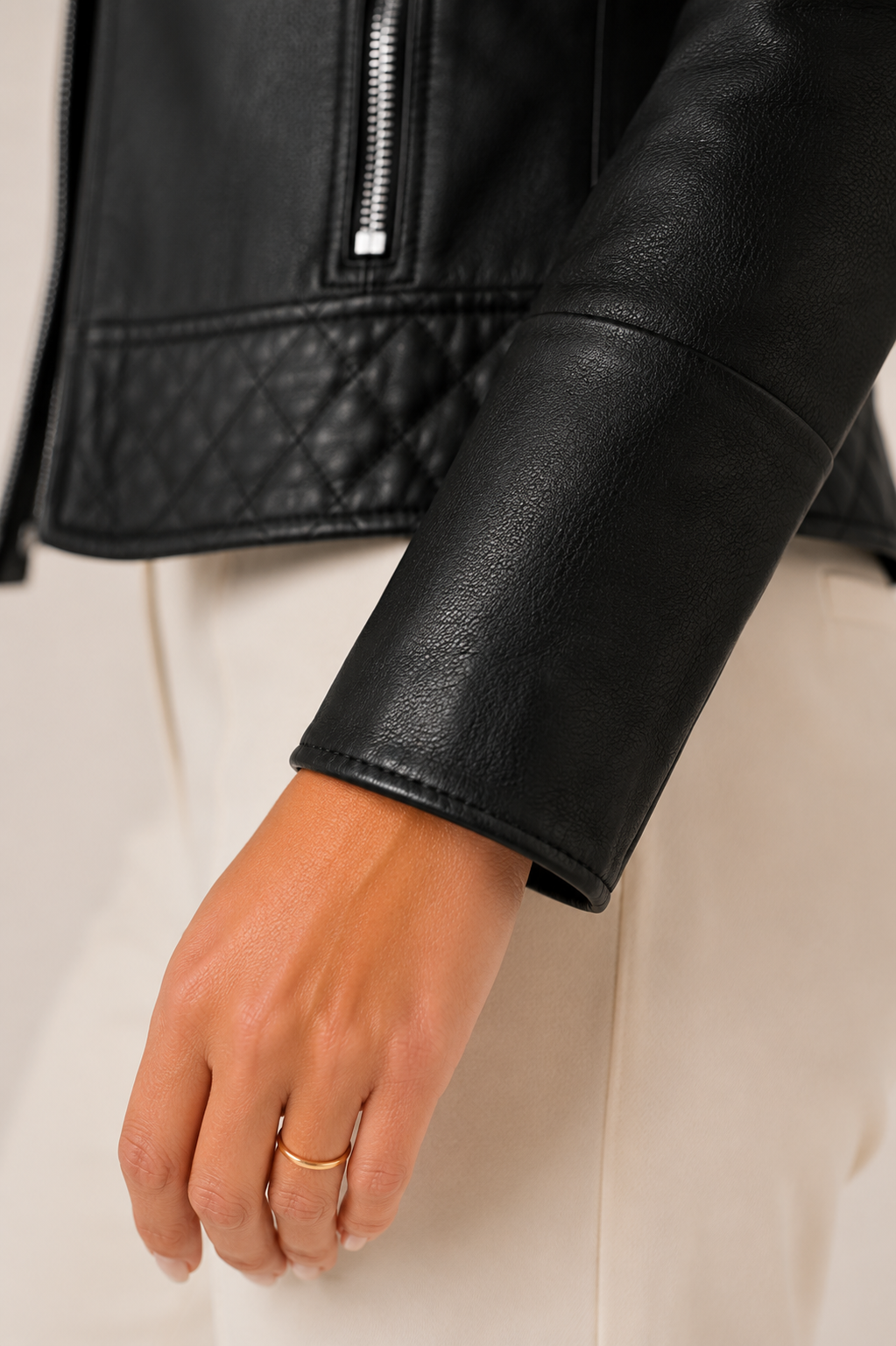 Jaqueta Feminina de Couro Premium Matelassê Estilo Biker – Verona
