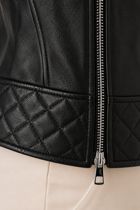 Jaqueta Feminina de Couro Premium Matelassê Estilo Biker – Verona