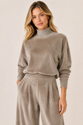 Conjunto Feminino de Veludo Gola Alta com Calça Pantalona – Lucca