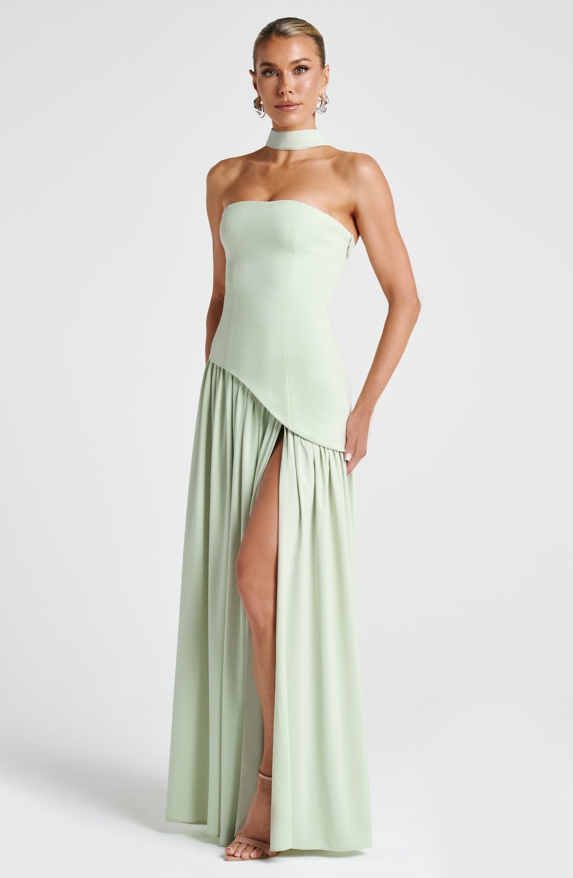 Vestido Feminino Longo Tomara que Caia com Gola Choker e Fenda – Chianti