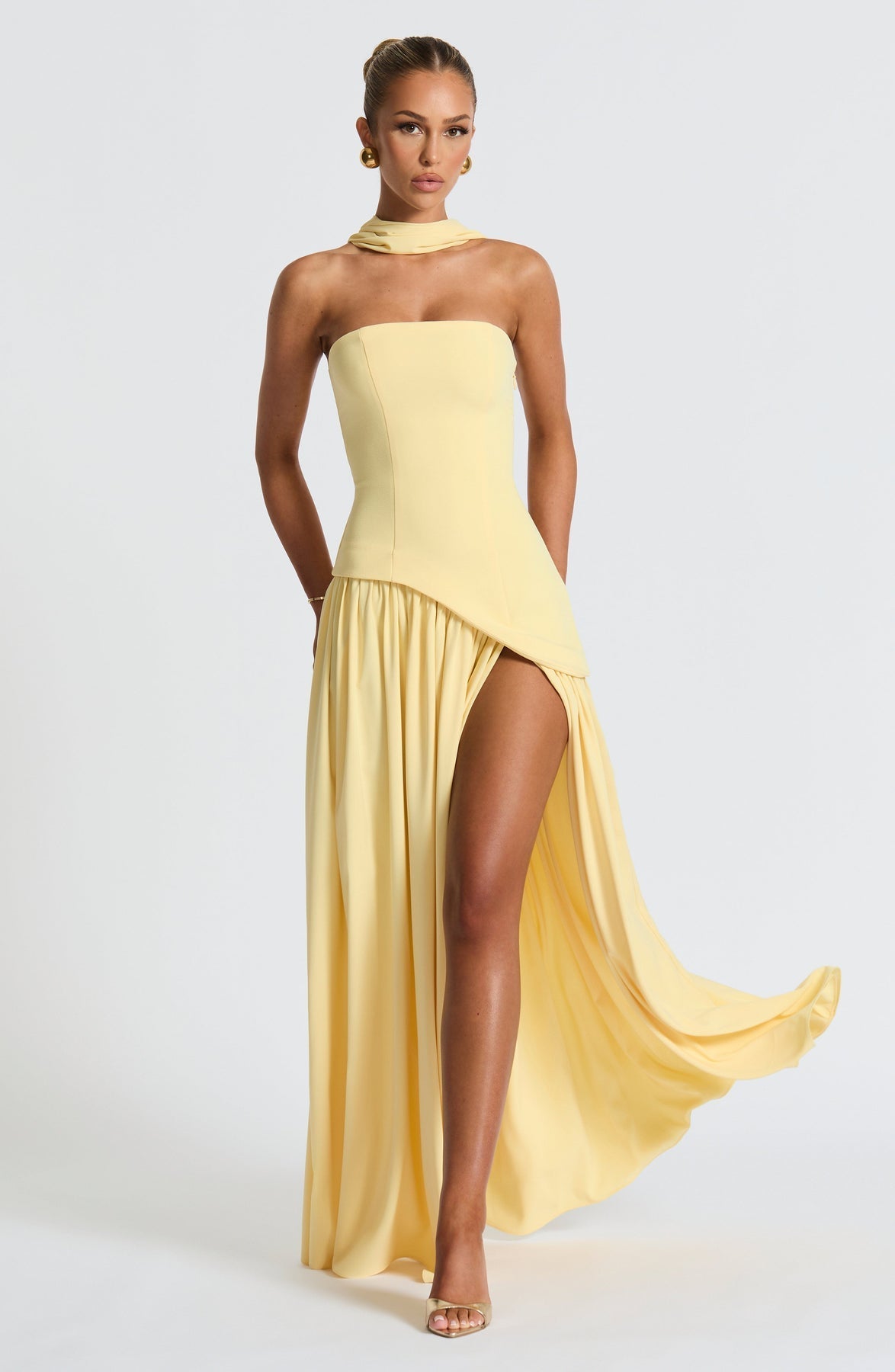 Vestido Feminino Longo Tomara que Caia com Gola Choker e Fenda – Chianti