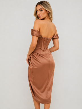 Vestido Feminino Midi de Cetim com Corset e Fenda Ombro a Ombro – Cannes