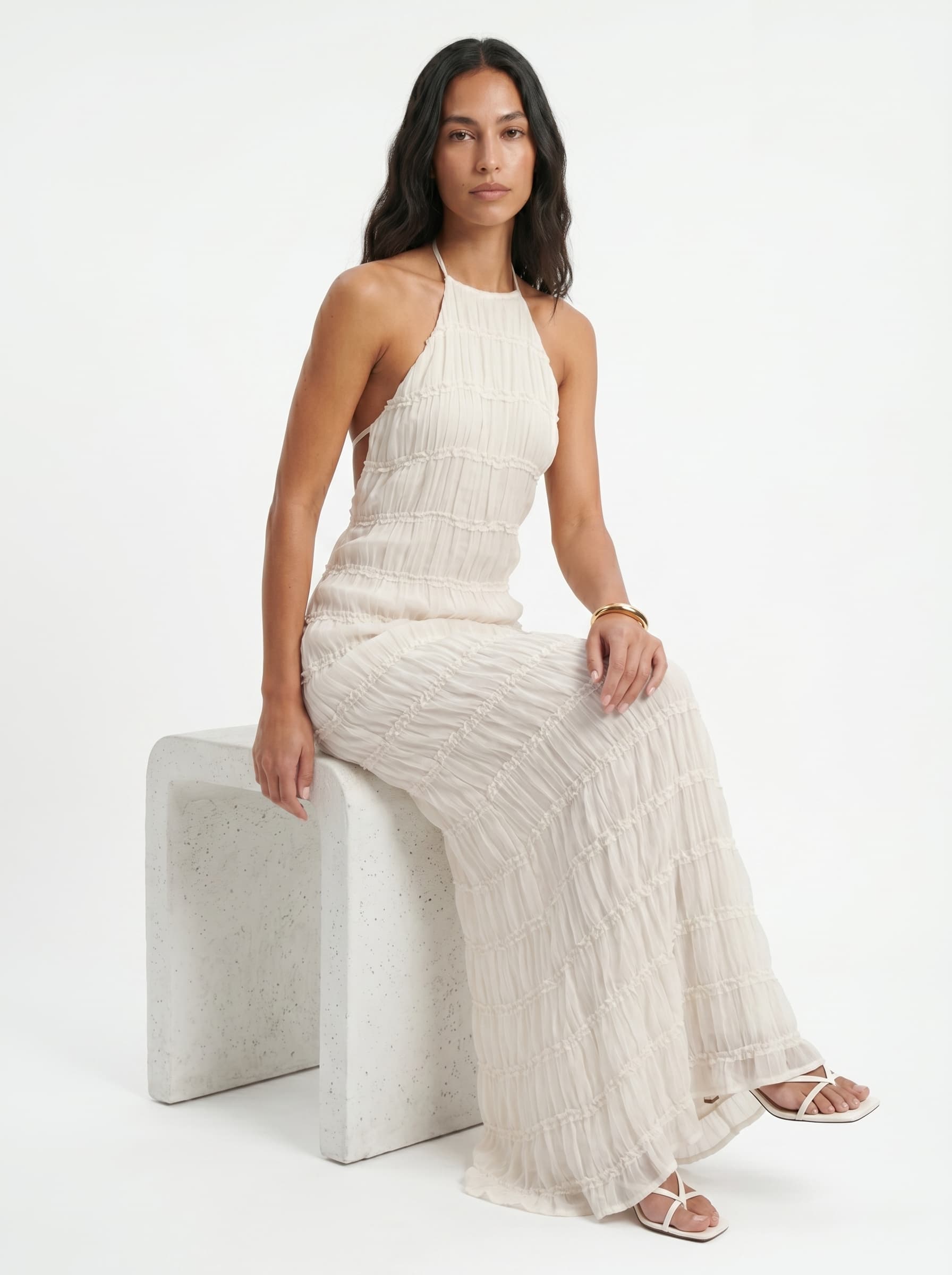 Vestido Longo Gola Alta com Textura em Relevo e Costas Abertas - Anacapri