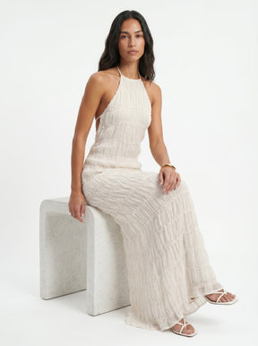 Vestido Longo Gola Alta com Textura em Relevo e Costas Abertas - Anacapri