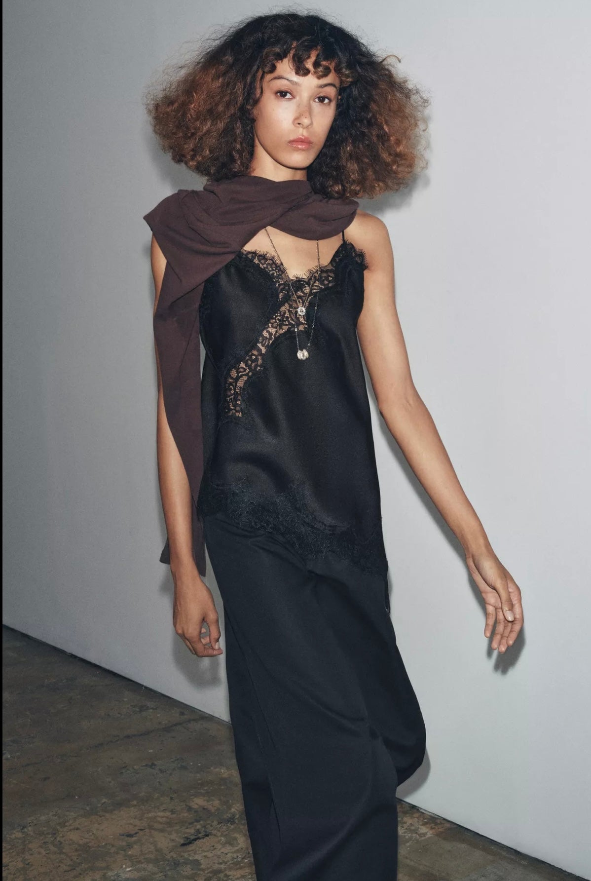 Top de Alça com Renda Acetinada – Éclat